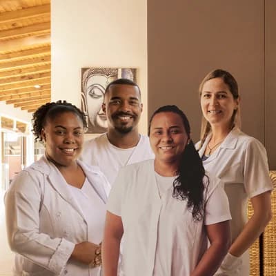Equipe de profissionais de saúde especializados em geriatria